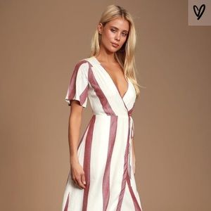 🌷Lulu’s Cream and red striped wrap midi dress 🌷